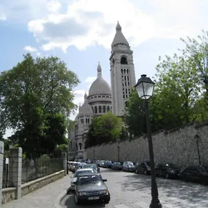 Charming In Montmartre Paris